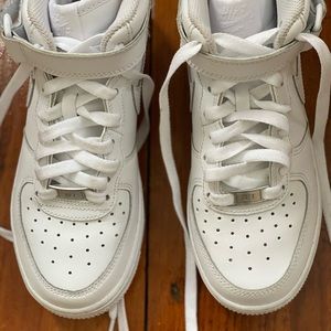 Boys Nike Air Force 1 sneakers